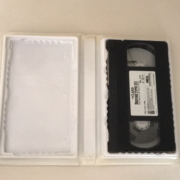 VHS movies: The Land Before Time I,II, and III. - Picture 9 of 9